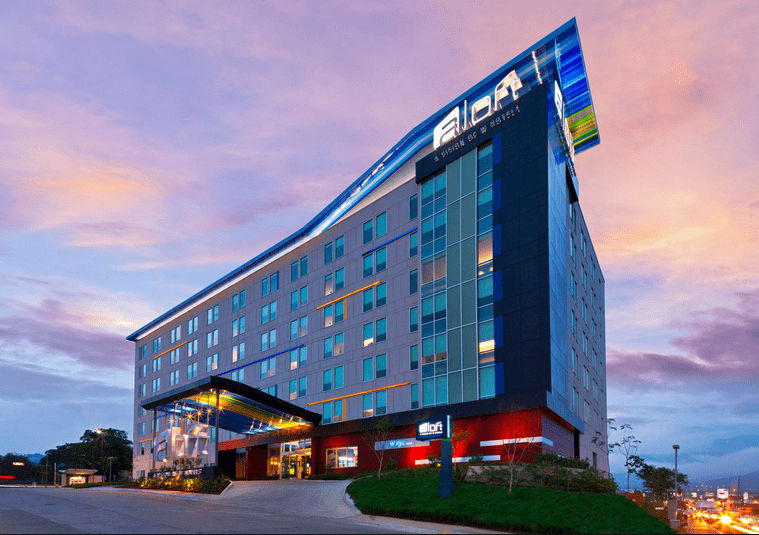 Aloft Hotel - one of the hotel chains for pets, where pets stay for free!
